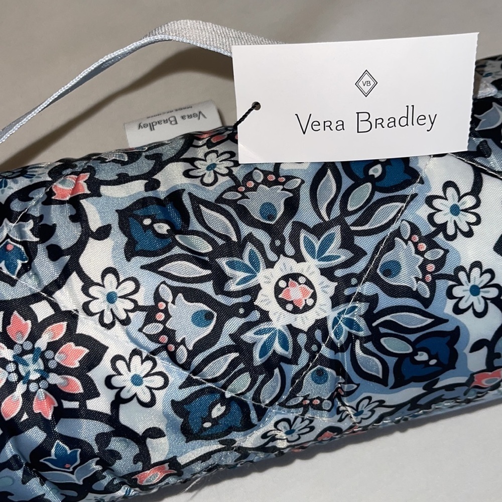 🎈VERA BRADLEY Picnic Blanket 67x50 - Lisbon Medallion print